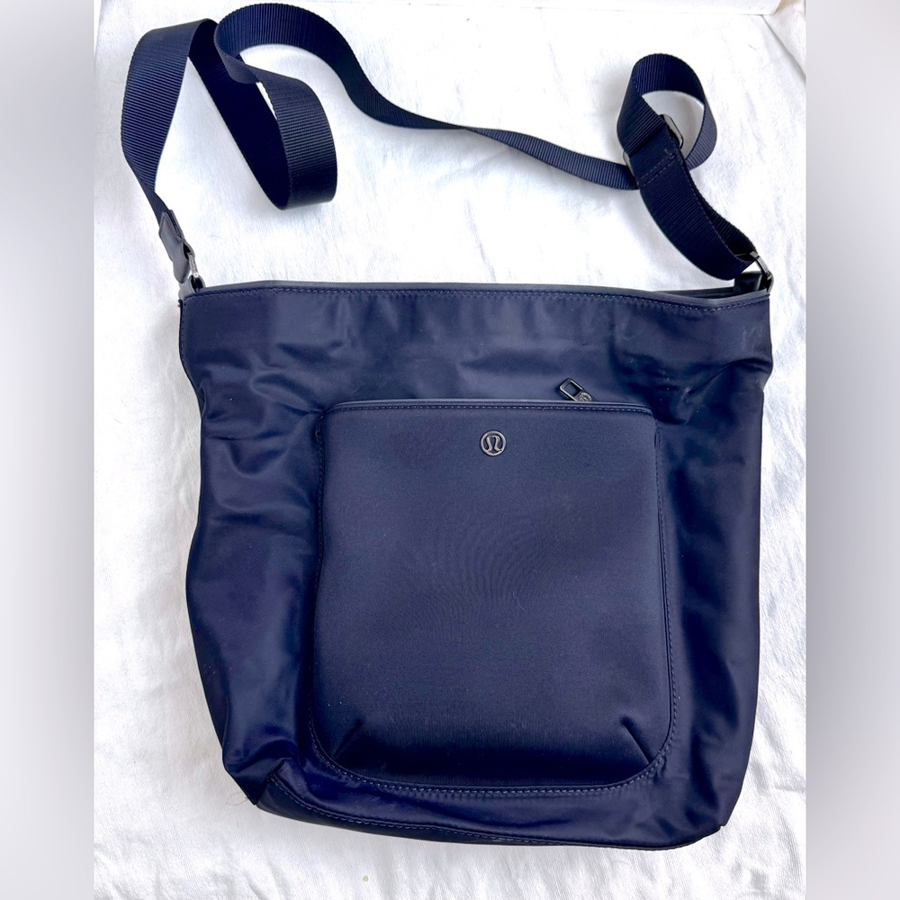Lululemon Navy Blue All Set Bucket Crossbody Shoulder Bag - Picture 4 of 13